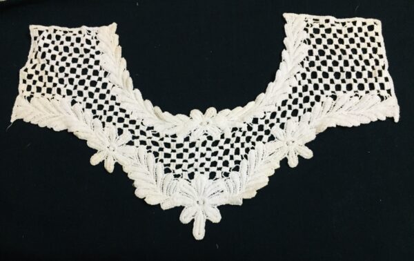 Leafy Lattice Crochet Neckline
