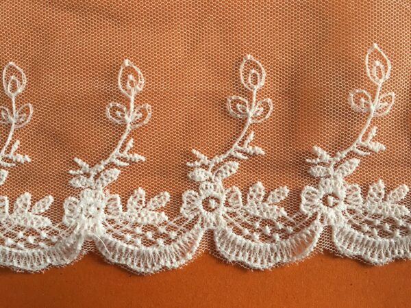 Petite Vine Scallop Lace