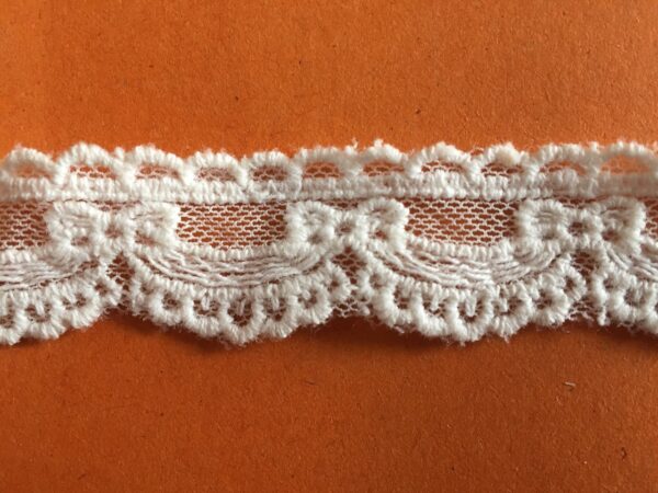 Scalloped Loop Lace Trim