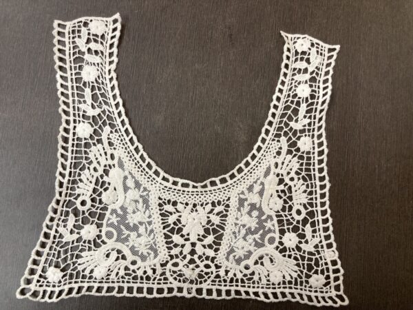 Antique Bloom Neckline